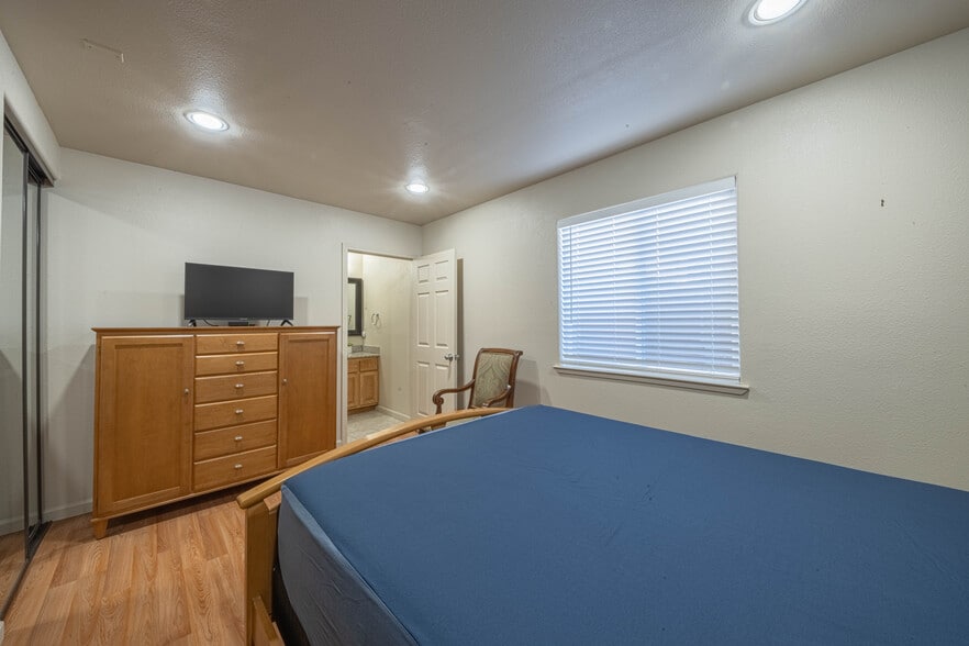 More Photos Of 6 S Wood St, Salinas Hotel For Sale