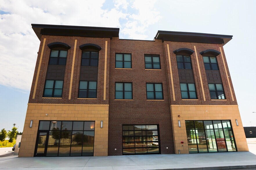 More Photos Of 8411 Peosta Commercial Ct, Peosta Apartments For Lease