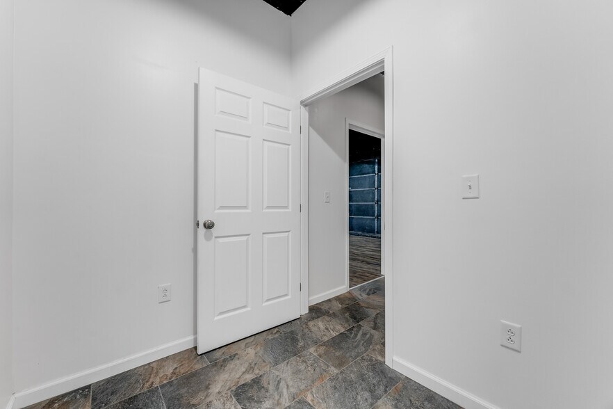 More Photos Of 417 Holland Ave, Morgantown Storefront Retail Office For Lease