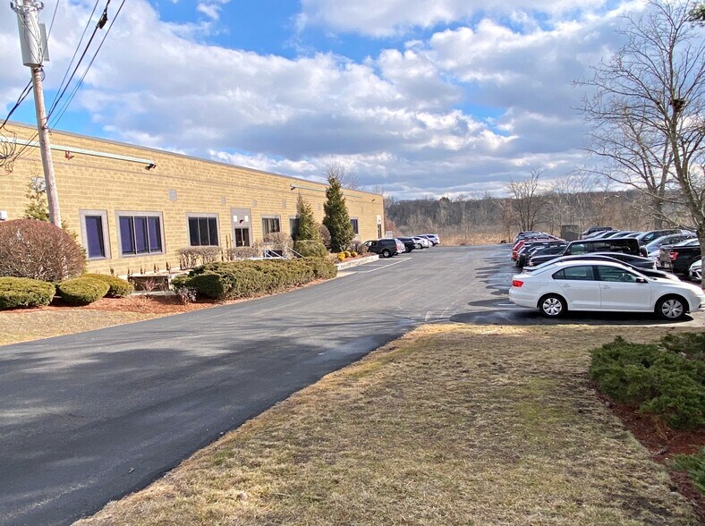 More Photos Of 54 Concord St, North Reading Light Manufacturing For Sale