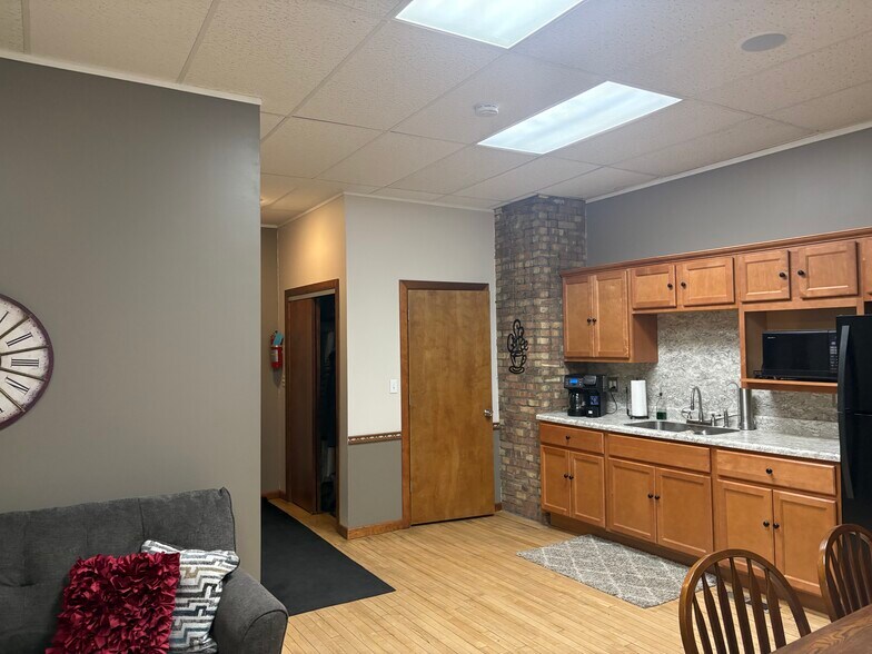 More Photos Of 814 Main St, Rochester Office Residential For Sale