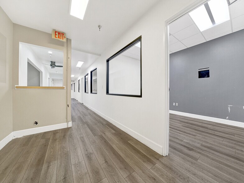 More Photos Of 3501 W Garry Ave, Santa Ana Warehouse For Lease