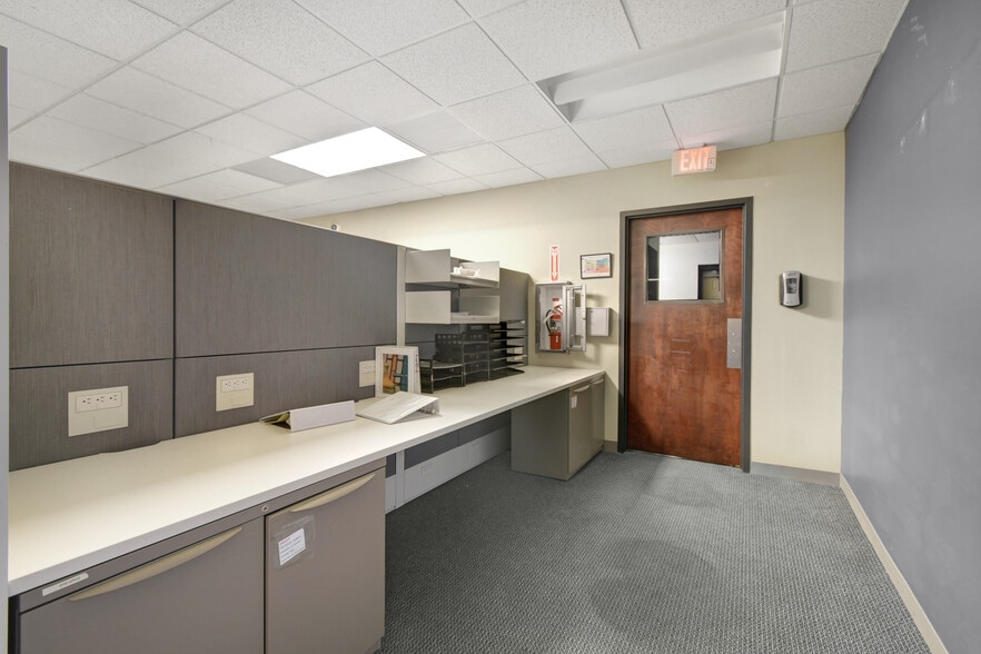 More Photos Of 9512 Sunbeam Center Dr, Jacksonville Office For Lease
