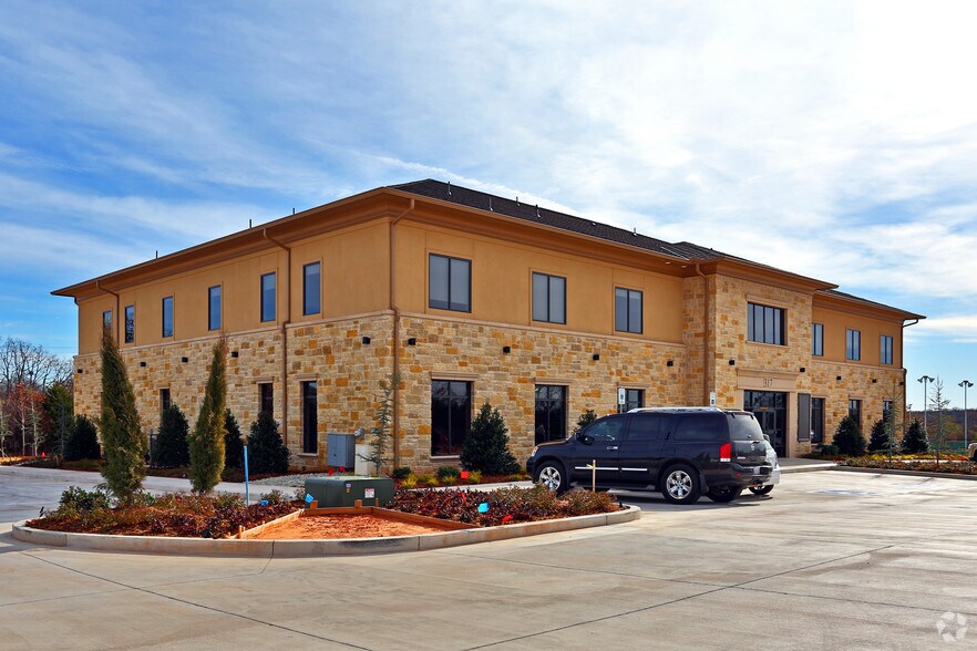 Primary Photo Of 317 Lilac Dr, Edmond Office For Lease
