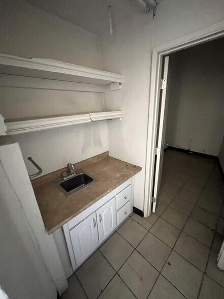 More Photos Of 2301 Niles St, Bakersfield Storefront Retail Office For Sale