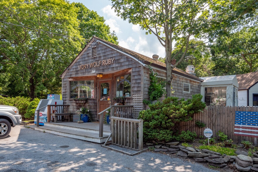 More Photos Of 472 Old Stone Hwy, East Hampton Storefront Retail Residential For Sale