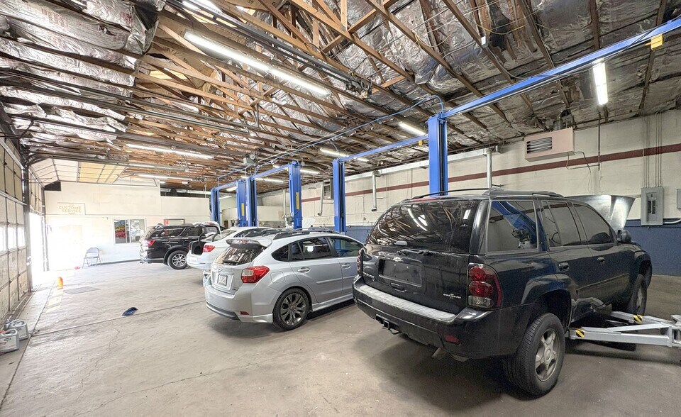 More Photos Of 1510 Kendall St, Lakewood Auto Repair For Lease