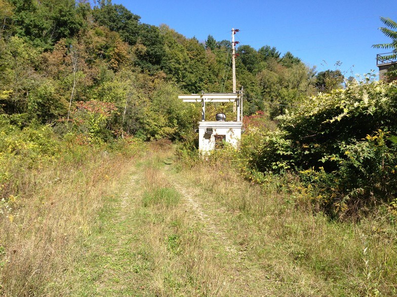 More Photos Of 157 Columbia St, Lee Warehouse For Sale