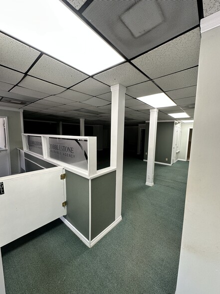 More Photos Of 1102-1132 E Semoran Blvd, Apopka Office For Lease