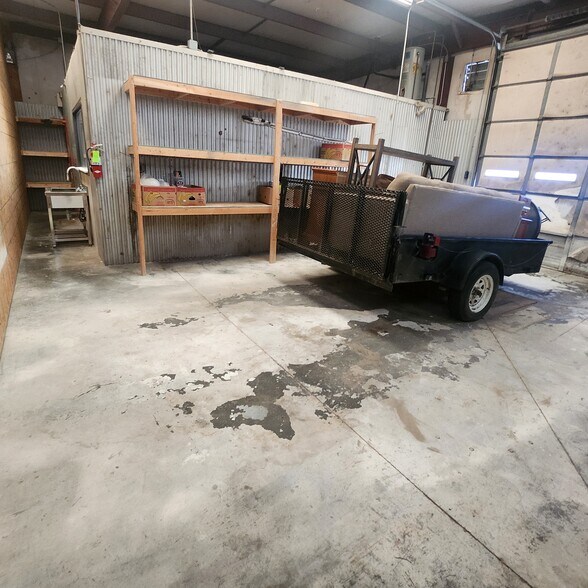 More Photos Of 2306 Skyvue Ln, Manhattan Industrial For Lease