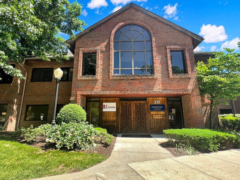 More Photos Of 20 Avon Meadow Ln, Avon Medical For Lease