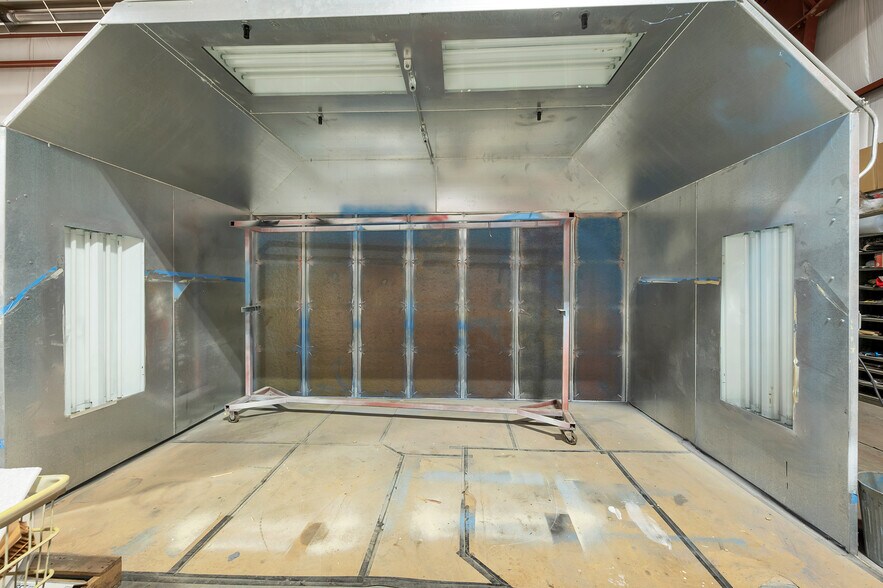 More Photos Of 1725 Suburban Dr, De Pere Manufacturing For Sale