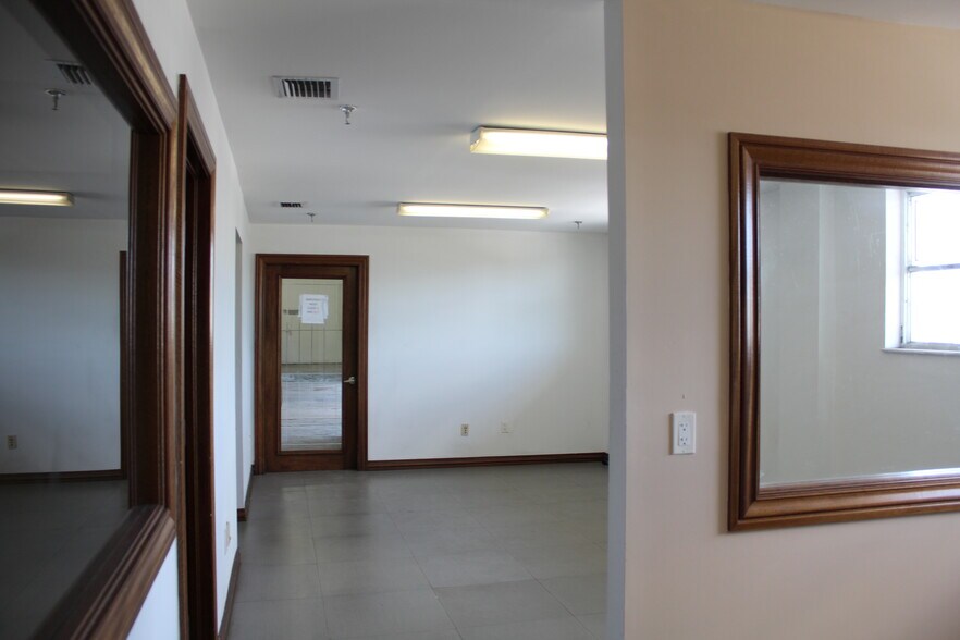 More Photos Of 1970 NW 70th Ave, Miami Warehouse For Lease