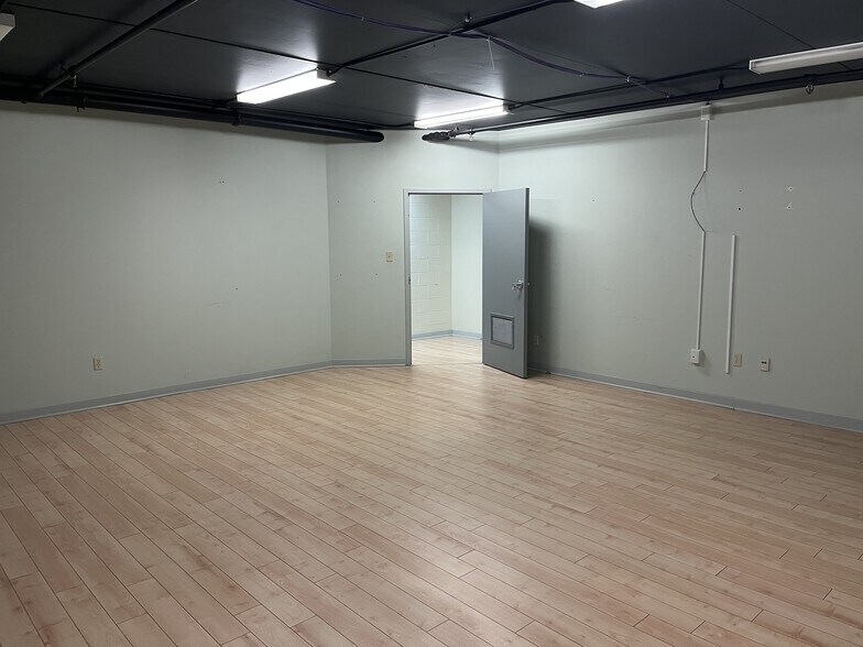 More Photos Of 209 Aerotech Dr, Enfield Office For Lease