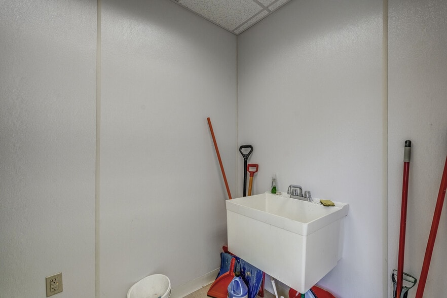 More Photos Of 95 Zion Station Ct, Troy Flex For Sale