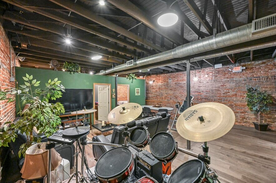 More Photos Of 130 N Main St, Mansfield Storefront Retail Office For Sale