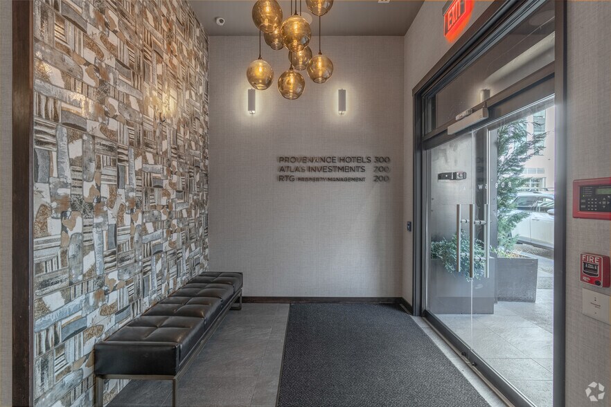 More Photos Of 800-808 SW Alder St, Portland Office For Sale