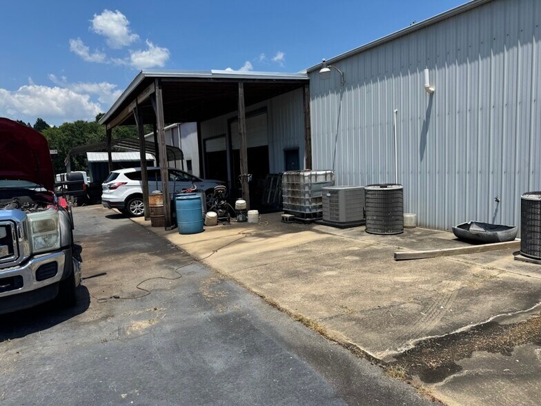 More Photos Of 975-979 E Liberty St, York Auto Dealership For Sale