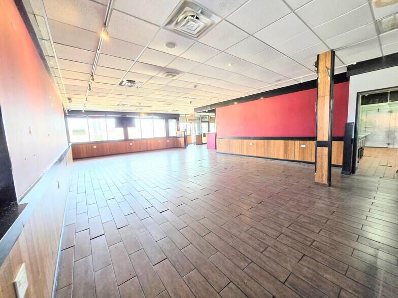 More Photos Of 9850 Milwaukee Ave, Glenview Fast Food For Sale