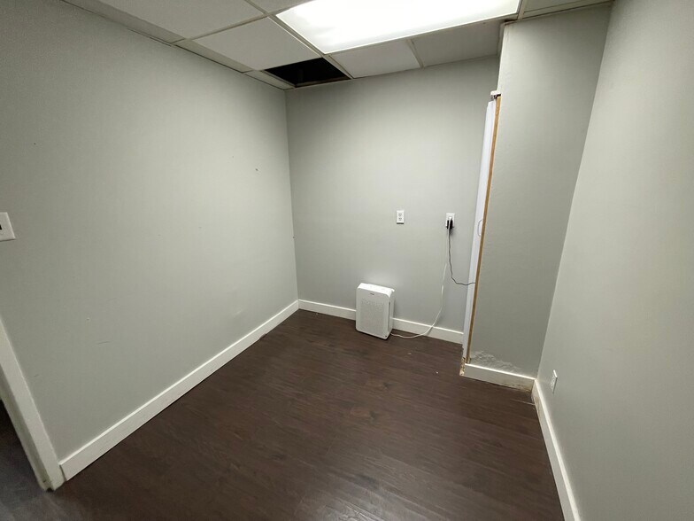 More Photos Of 3231-3233 Superior Ln, Bowie Medical For Sale