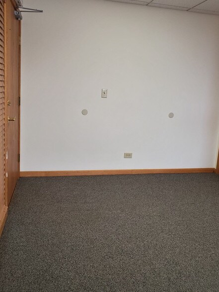 More Photos Of 1N141 County Farm Rd, Winfield Medical For Lease