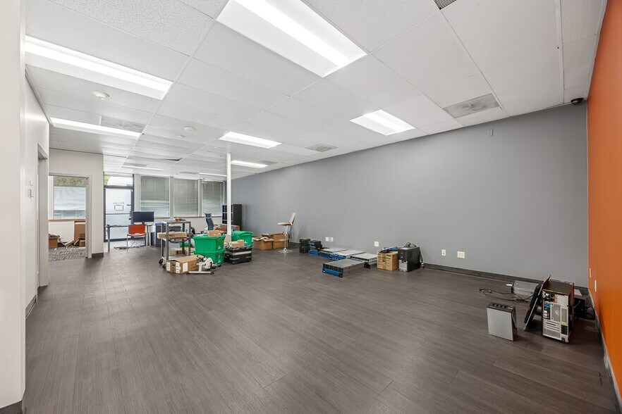 More Photos Of 903 5th Ave, Kirkland Office For Sale