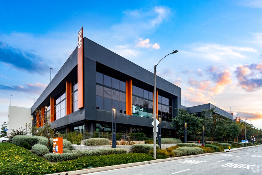 More Photos Of 880 Apollo St, El Segundo Office For Lease