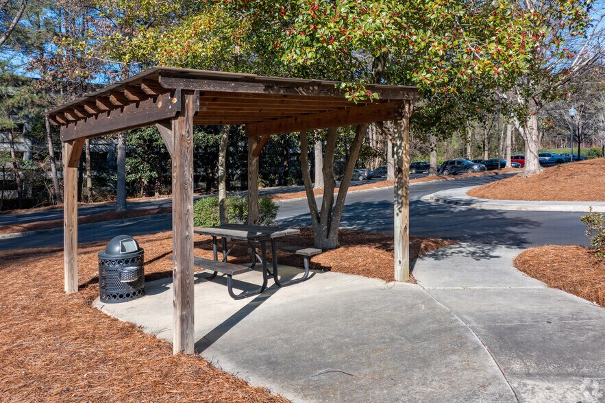 More Photos Of 56 Perimeter Ctr E, Atlanta Office For Lease