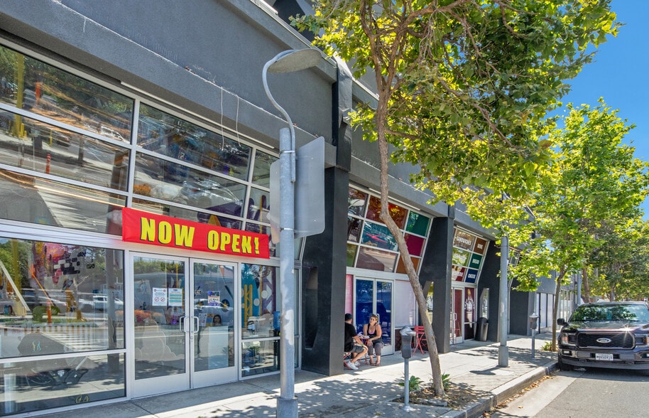 More Photos Of 828 Pico Blvd, Santa Monica Storefront For Lease