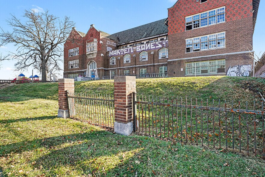 More Photos Of 4160 N KINGSHIGHWAY, Saint Louis Schools For Sale