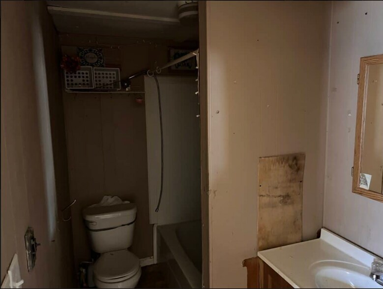 More Photos Of 5 Beverly Ln, Marissa Apartments For Sale