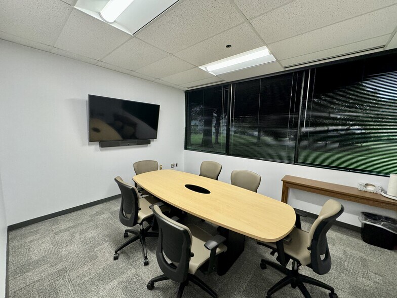 More Photos Of 301 Laboratory Rd, Oak Ridge Office For Sale