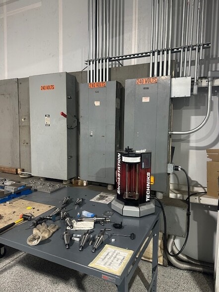 More Photos Of 13110 60th St, Clearwater Warehouse For Lease
