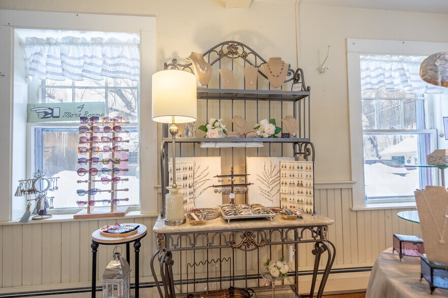 More Photos Of 16 West Main St, Wilmington General Retail For Sale