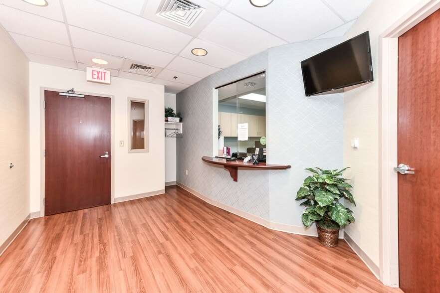 More Photos Of 1860 Town Center Dr, Reston Medical For Sale