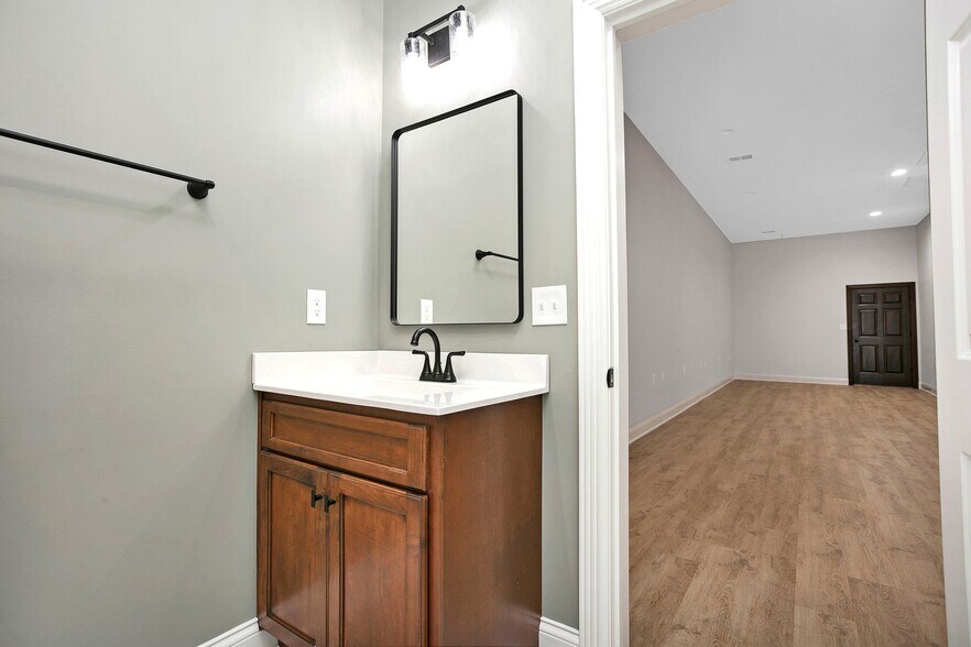 More Photos Of 103 W Main St, Lebanon Office Residential For Lease