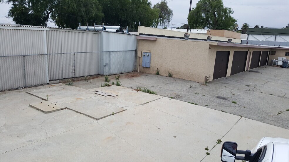 More Photos Of 208-210 E State St, Ontario Service For Sale