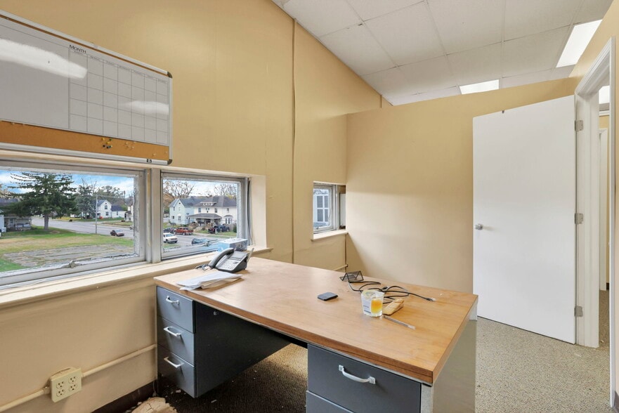 More Photos Of 300 E Auburn Ave, Springfield Office For Sale