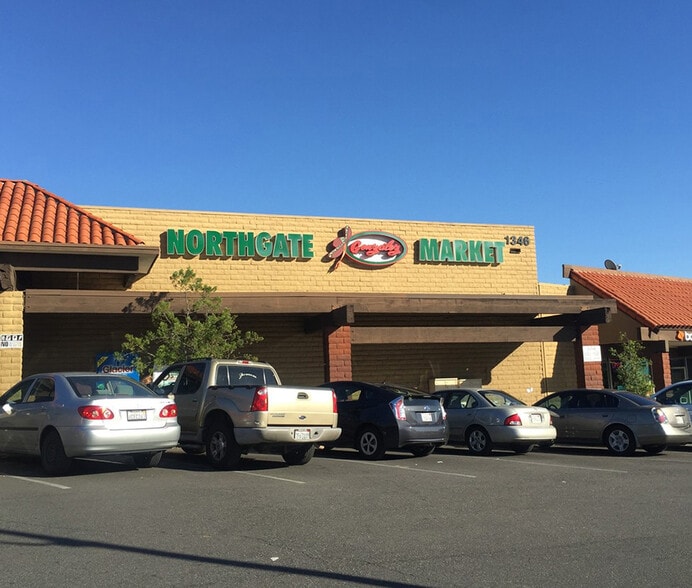 More Photos Of 1328-1418 S Mission Rd, Fallbrook Unknown For Lease