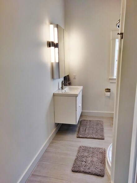 More Photos Of 927 E Madison St, Louisville Warehouse For Sale