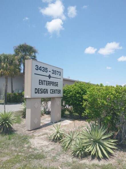 More Photos Of 3573 Enterprise Ave, Naples Warehouse For Lease