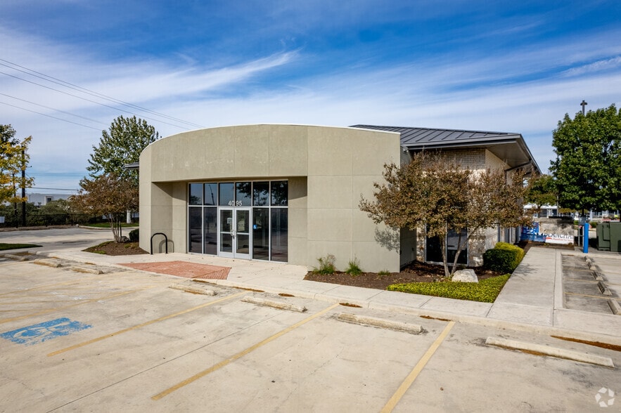 More Photos Of 4095 N Loop 1604 Fwy, San Antonio Bank For Lease