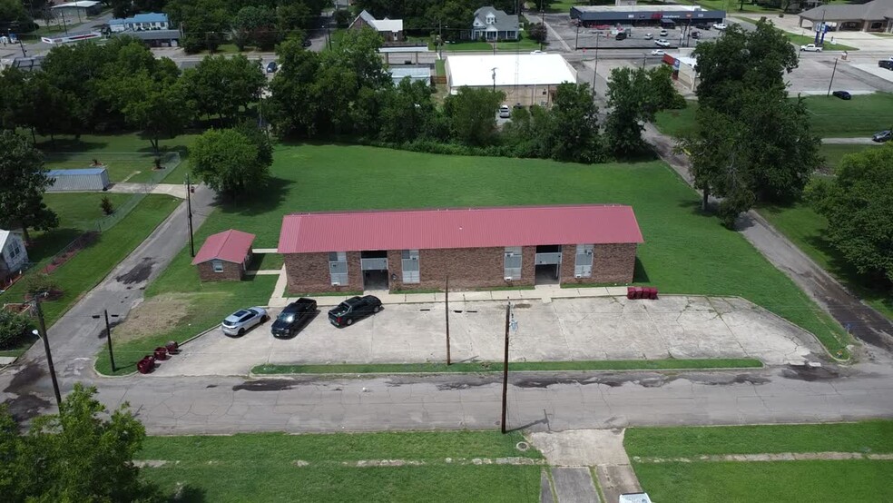 Primary Photo Of 800 W Washington St, Clarksville Apartments For Sale