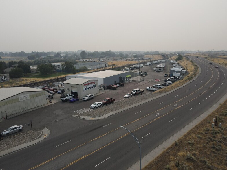 More Photos Of 1615 E Chemical Dr, Kennewick Distribution For Lease