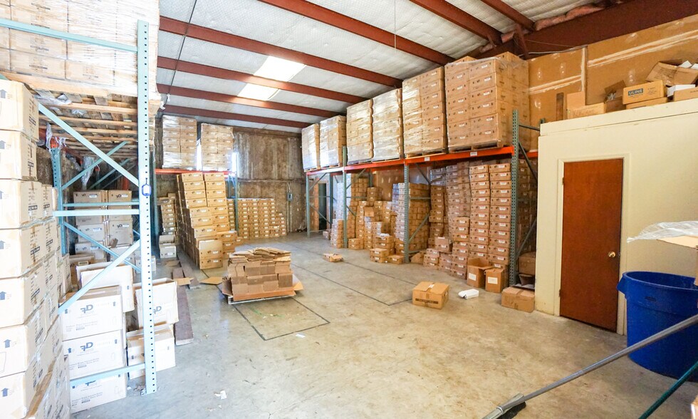 More Photos Of 1500 Chisholm Trail Rd, Round Rock Warehouse For Lease