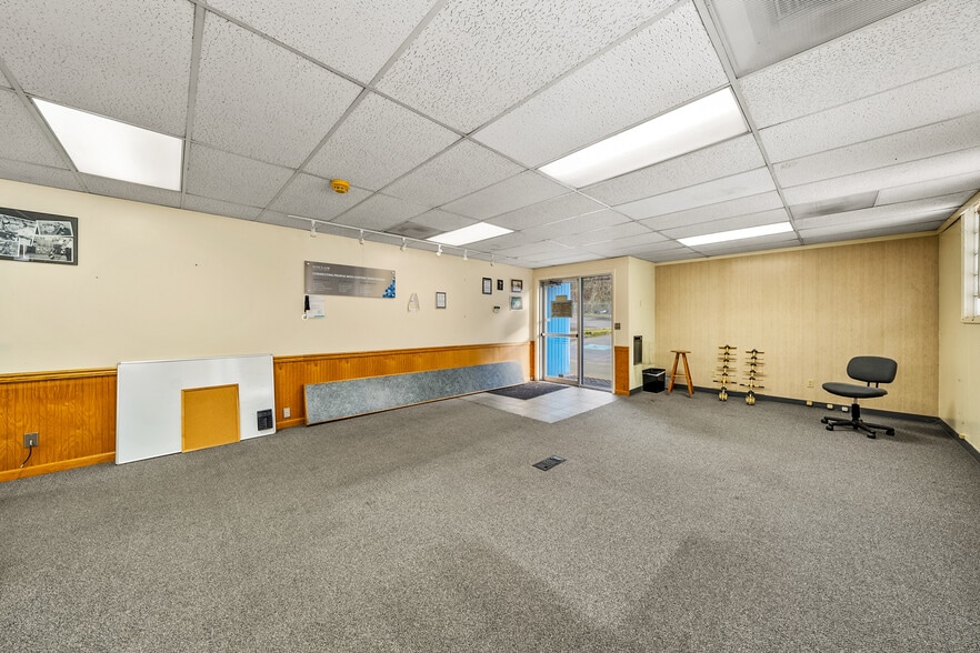 More Photos Of 655 W Umpqua St, Roseburg Radio TVTransmission Facilities For Sale