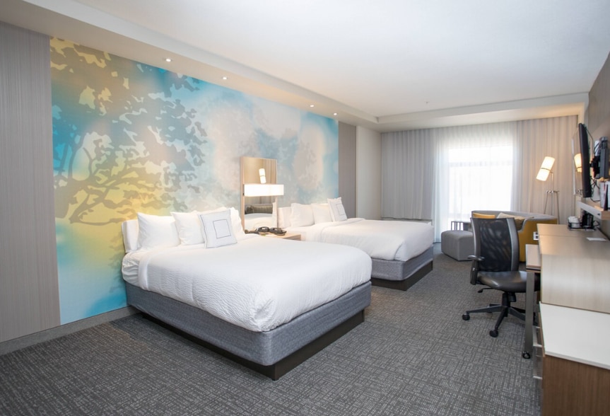 More Photos Of 200 S Superior St, Albion Hotel For Sale