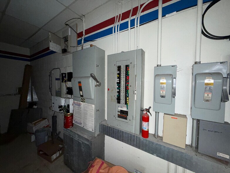 More Photos Of 4633 Northfield Rd, North Randall Freestanding For Sale