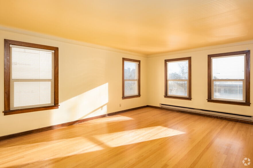 More Photos Of 16 Valley St, Seattle Apartments For Sale