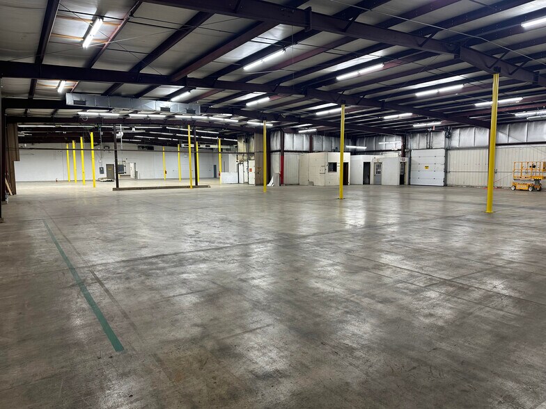 More Photos Of 1836 Sal St, Green Bay Manufacturing For Sale